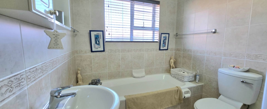 4 Bedroom Property for Sale in Franskraal Western Cape